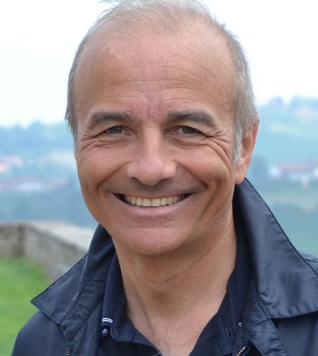 Il Professore Elio Berutti, torinese, si è laureato in Medicina e Chirurgia e specializzato in Odontostomatologia presso l’Università degli Studi di Torino. Esercita la libera professione in Torino, con attività dedicata esclusivamente all’Endodonzia. È Professore Ordinario di Endodonzia e Conservativa presso il Corso di Laurea in Odontoiatria e Protesi Dentaria dell’Università degli Studi di Torino. Direttore della Dental School dell’Università degli Studi di Torino. Presidente del Corso di Laurea in Igiene Dentale dell’Università degli Studi di Torino. È Direttore del Master di microendodonzia clinica e chirurgica presso l’Università degli Studi di Torino. Direttore della SCDU Odontostomatologia Preventiva e Restaurativa presso l’Azienda Ospedaliera Città della Salute e della Scienza di Torino. È Past President della S.I.E. ( Società Italiana di Endodonzia ). E’ Socio Attivo della E.S.E. ( European Association of Endodontology). È Socio della A.A.E. ( American Association of Endodontics ). Ha pubblicato più di 100 articoli sulle più prestigiose riviste Italiane e straniere del settore ed è stato relatore di corsi e conferenze in congressi in Italia e all’estero. Ha ideato strumenti endodontici innovativi ora disponibili sul mercato dentale.